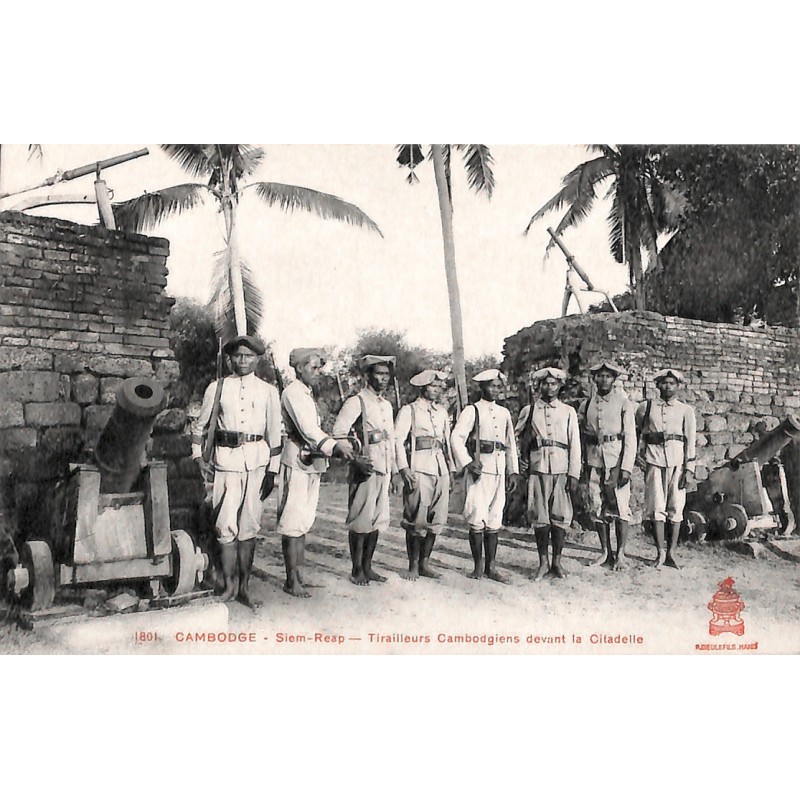 CAMBODGE - Siem-Reap - Tirailleurs cambodgiens devant la citadelle - Dieulefils 1801