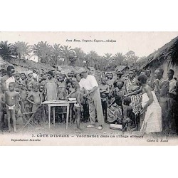 COTE D'IVOIRE - Vaccination dans un village abbeys